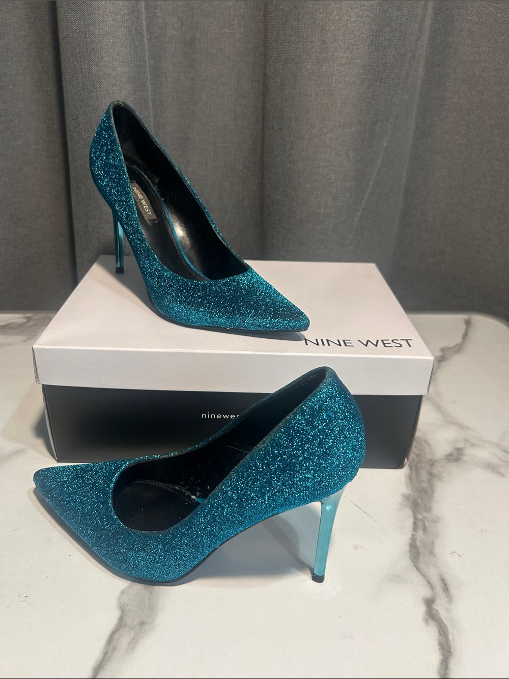 Stunning Nine West Teal Glitter Pointed Stiletto Pumps size 8.5 FRESH2 In box